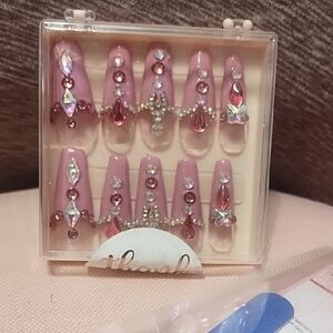 Elegant Pink Press-On Nails with Rhinestones
